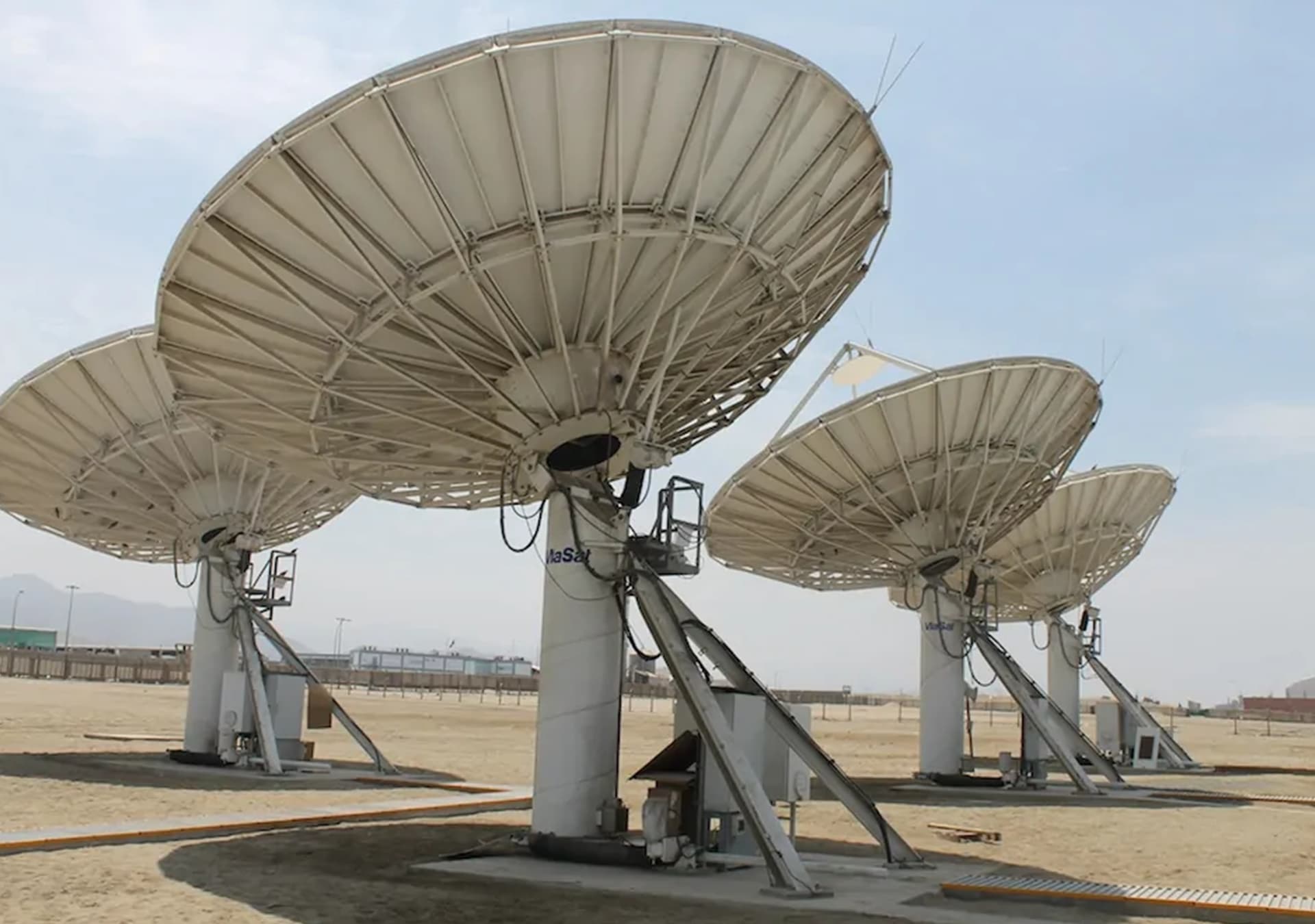 Servicio <br> Satelitales y RF